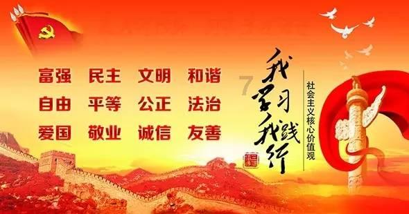 白色T恤搭黑色皮裙，时尚好看又彰显成熟的气息，你喜欢这种洋气的穿搭吗？游戏画面
