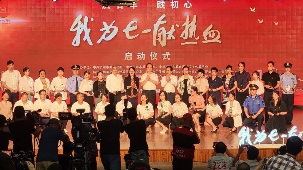 两个人到最后，你是选择了合适还是选择了爱情？游戏画面