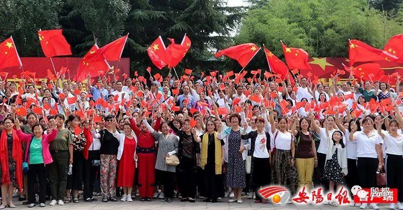 无限翻滚小球
