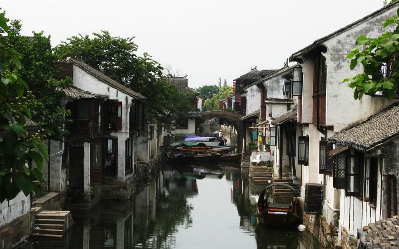 四周都是沙漠，它却千年不枯竭，月牙泉的水源从哪里来？游戏画面